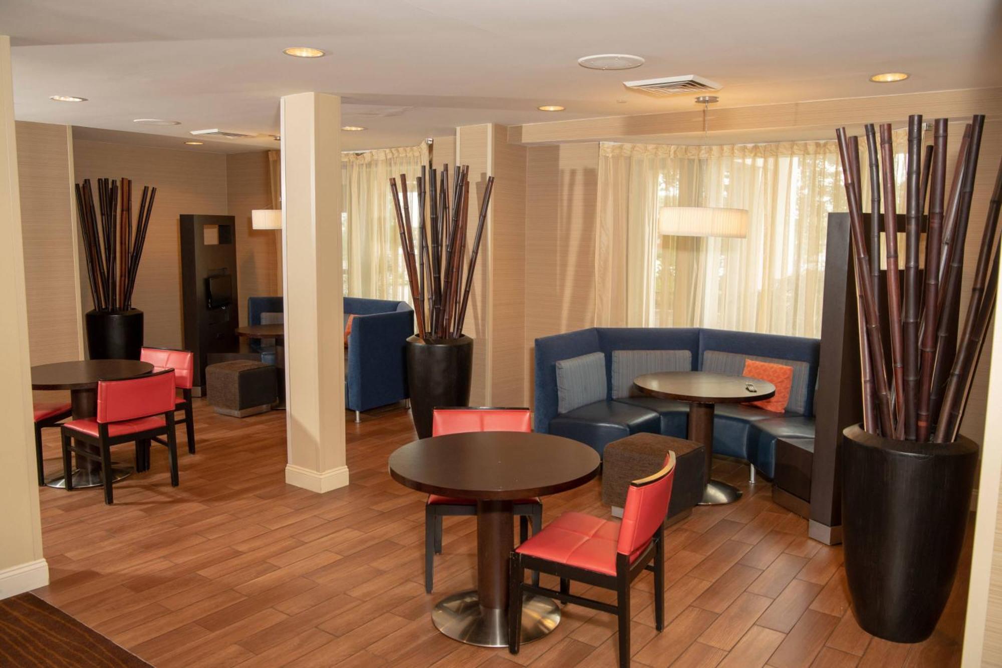 Hotel Courtyard By Marriott Erie Ambassador Conference Center Zewnętrze zdjęcie