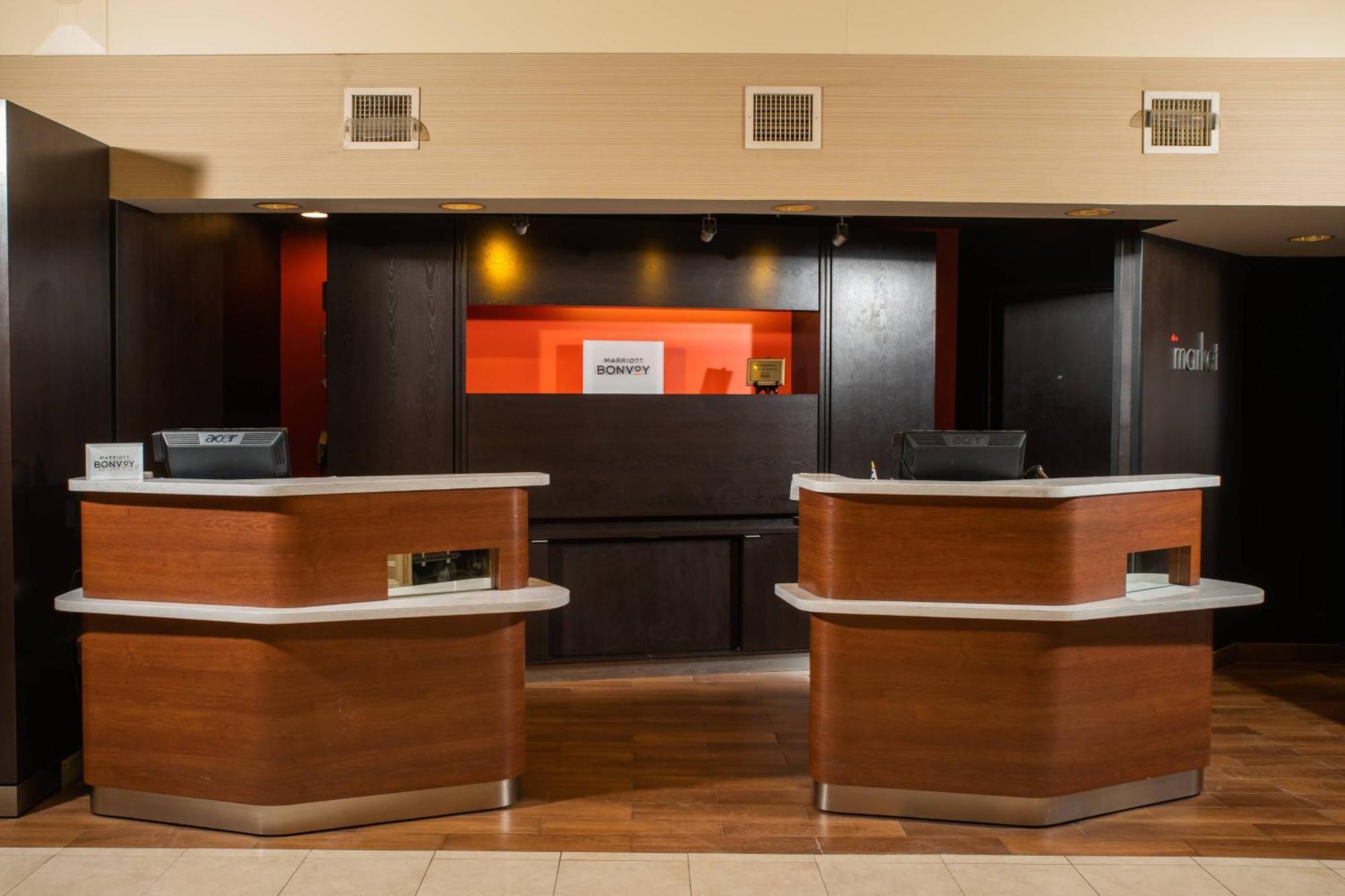 Hotel Courtyard By Marriott Erie Ambassador Conference Center Zewnętrze zdjęcie
